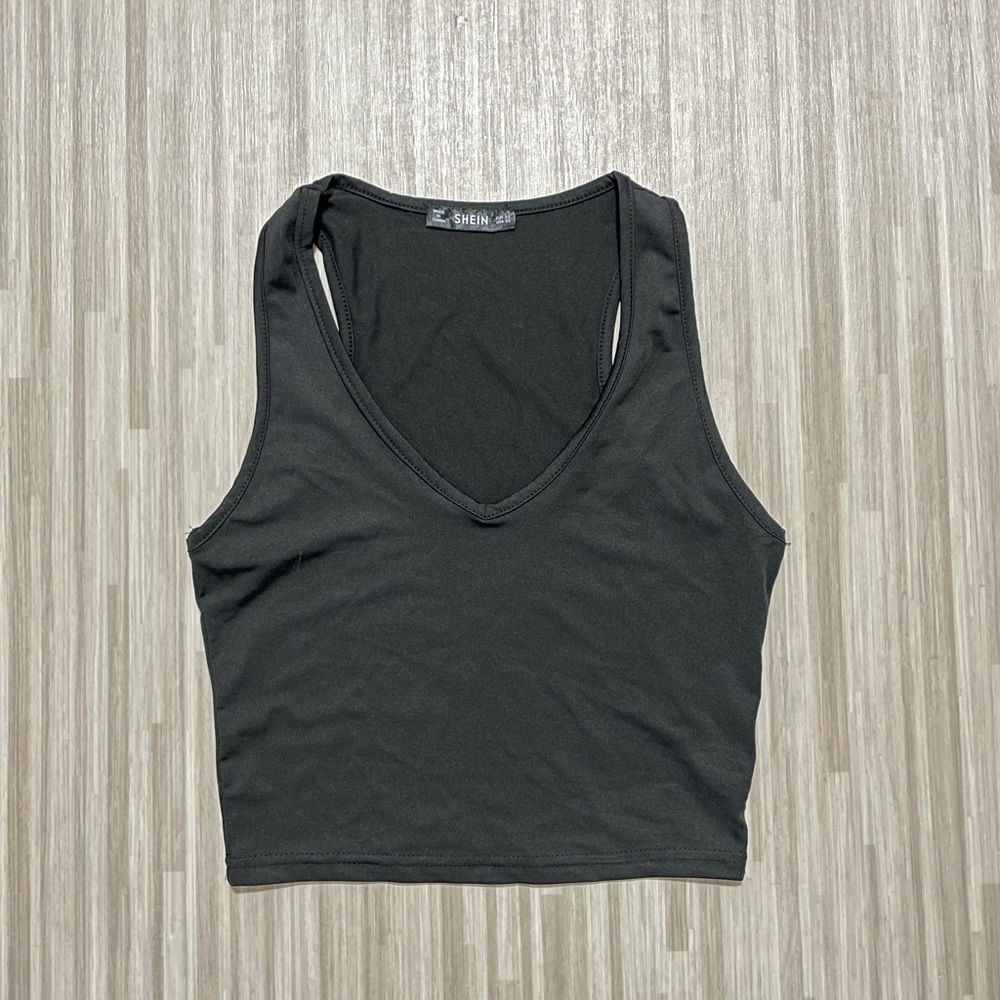 Black v-neck croptop